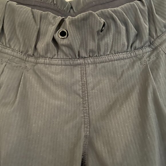 Lululemon Low‑Rise Athletic Pants – XS Fit, Zipper Leg Ends, Elastic Waist - Picture 11 of 11
